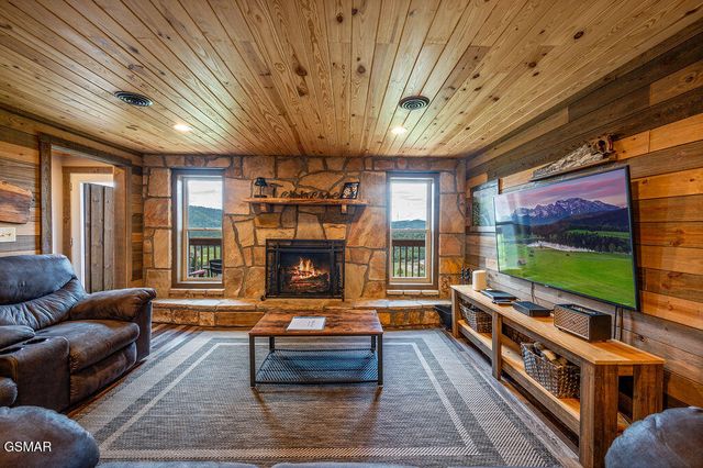 4238 Dollys Drive, Sevierville, TN 37876