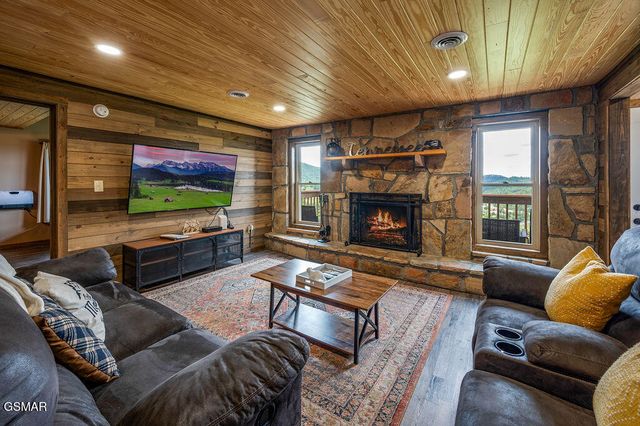 4238 Dollys Drive, Sevierville, TN 37876