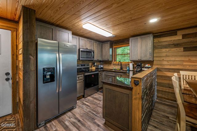 4238 Dollys Drive, Sevierville, TN 37876