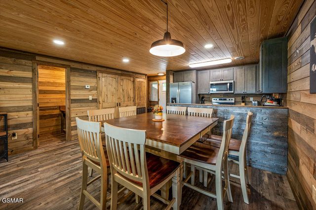 4238 Dollys Drive, Sevierville, TN 37876