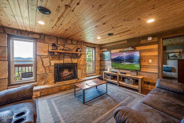 4238 Dollys Drive, Sevierville, TN 37876