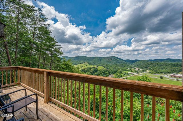 4238 Dollys Drive, Sevierville, TN 37876