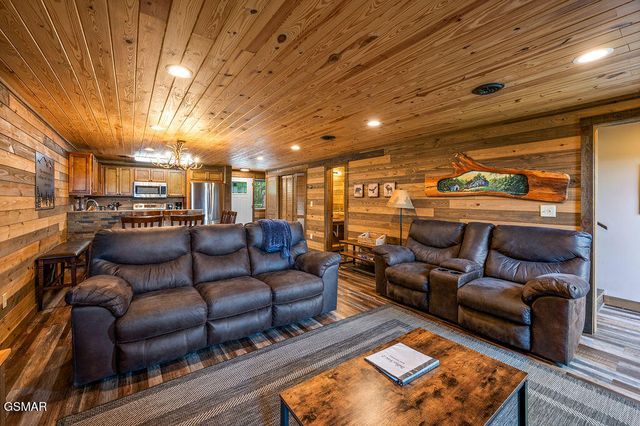 4238 Dollys Drive, Sevierville, TN 37876