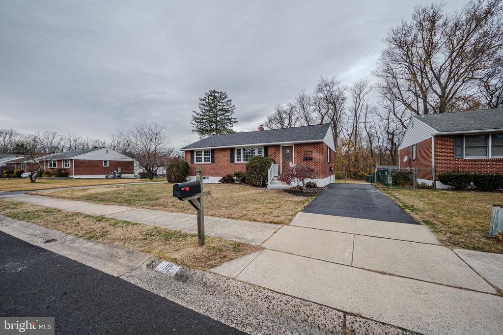 10 SHEFFIELD MANOR DR, Newark, DE 19711