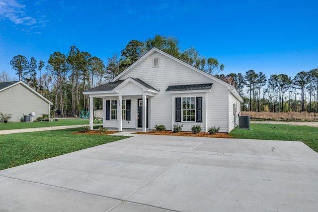 1272 Blue Moon Dr., Loris, SC 29569
