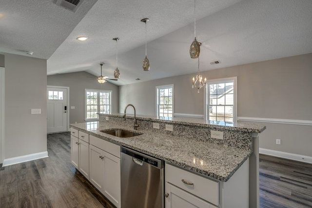 1272 Blue Moon Dr., Loris, SC 29569