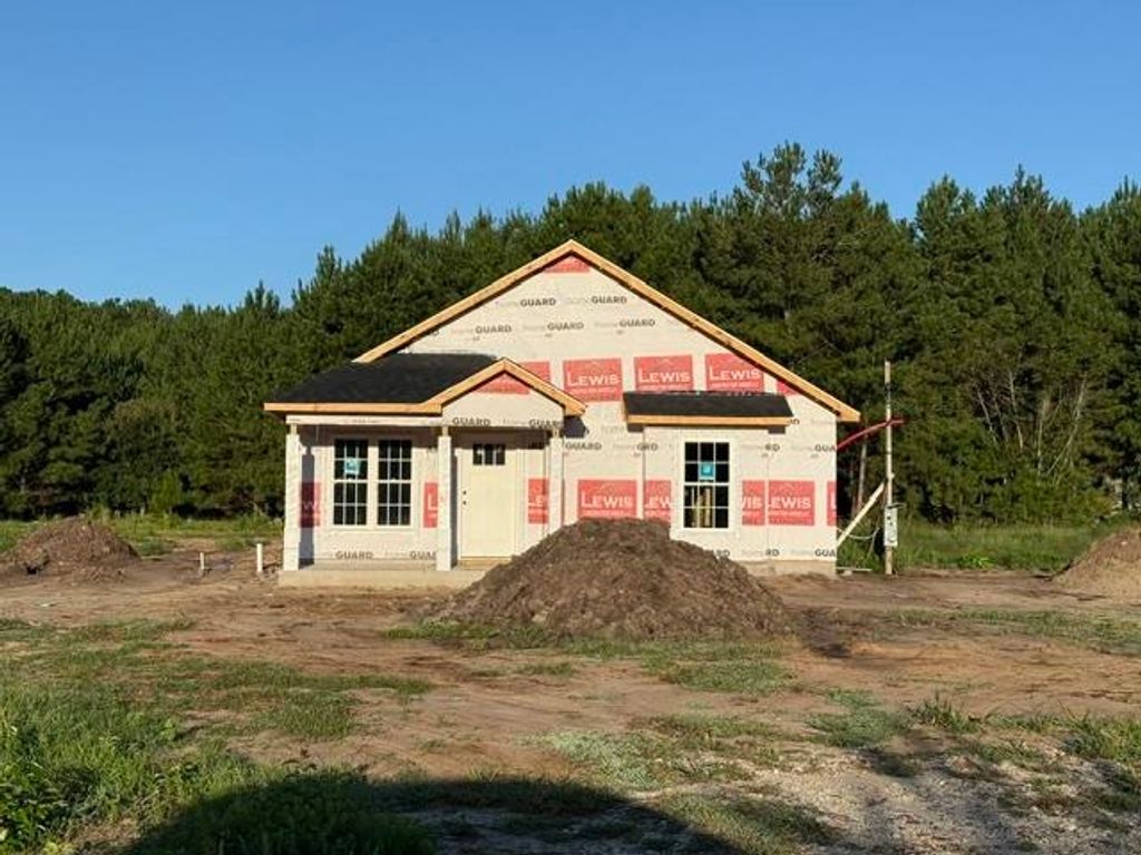 1272 Blue Moon Dr., Loris, SC 29569