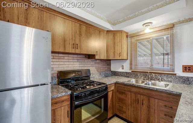 4644 Kingsley Drive, Warren, MI 48092