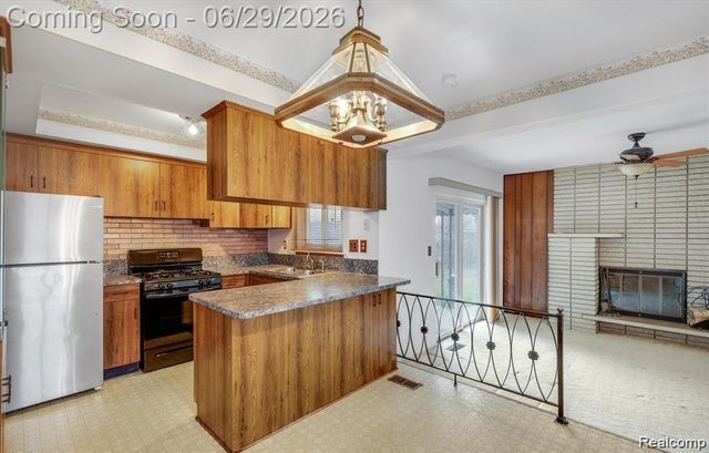 4644 Kingsley Drive, Warren, MI 48092