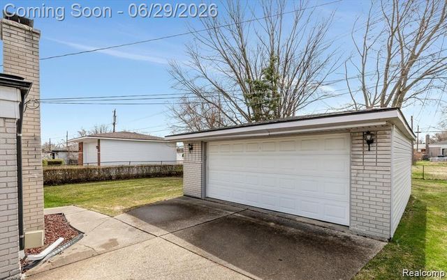 4644 Kingsley Drive, Warren, MI 48092