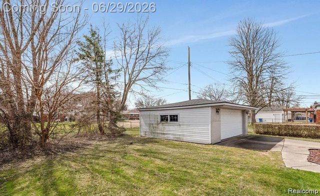 4644 Kingsley Drive, Warren, MI 48092