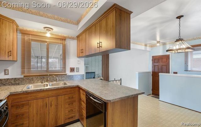 4644 Kingsley Drive, Warren, MI 48092