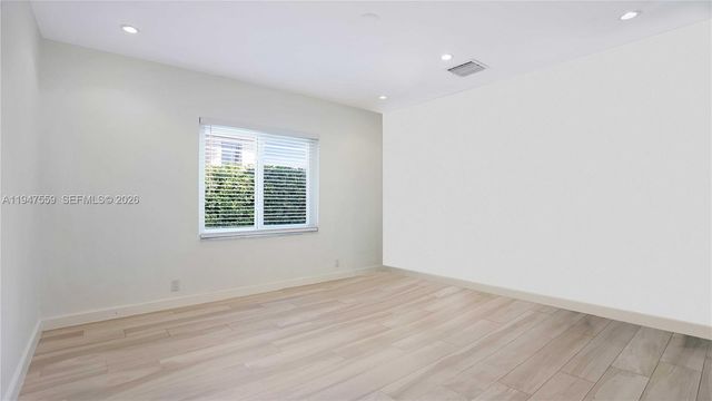 7710 Beachview Dr, North Bay Village, FL 33141