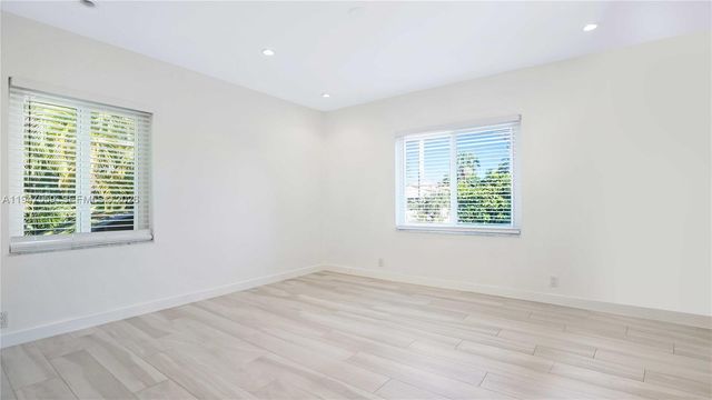 7710 Beachview Dr, North Bay Village, FL 33141