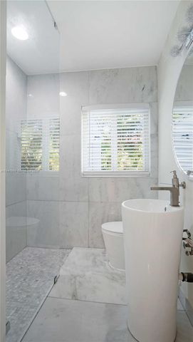 7710 Beachview Dr, North Bay Village, FL 33141