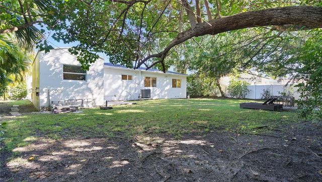 7710 Beachview Dr, North Bay Village, FL 33141