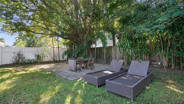 7710 Beachview Dr, North Bay Village, FL 33141