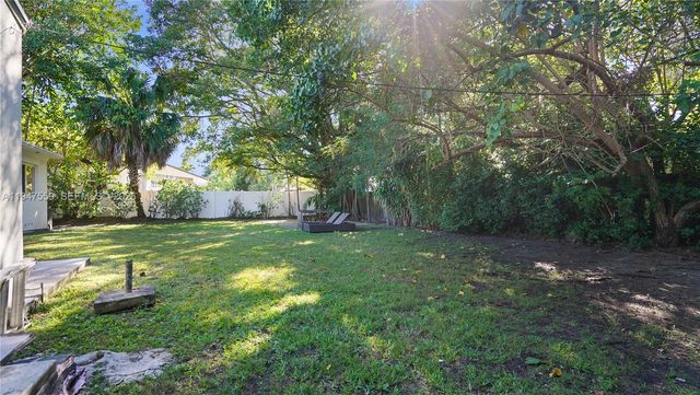 7710 Beachview Dr, North Bay Village, FL 33141