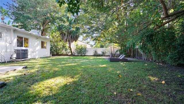 7710 Beachview Dr, North Bay Village, FL 33141