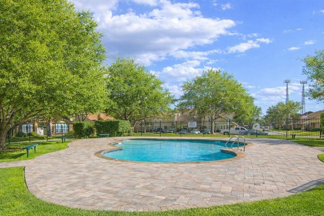 2035 Clubview Drive, Carrollton, TX 75006