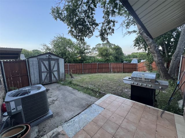 2035 Clubview Drive, Carrollton, TX 75006