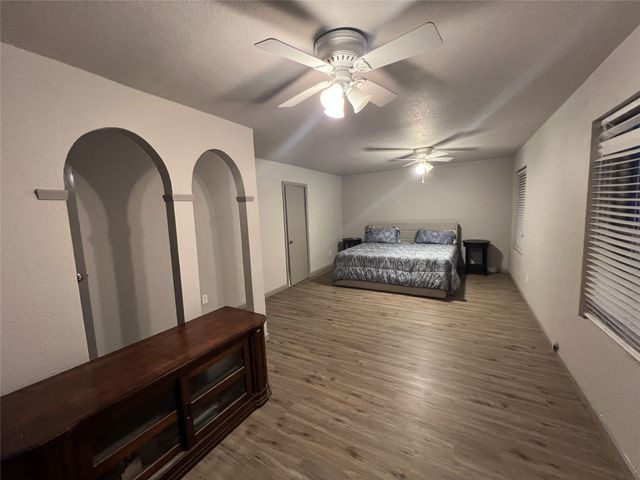 2035 Clubview Drive, Carrollton, TX 75006