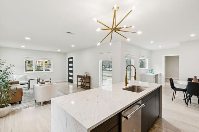 1426 Alaska Avenue, Dallas, TX 75216