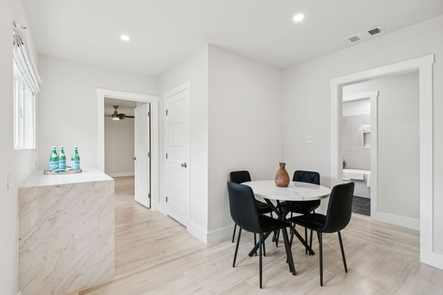 1426 Alaska Avenue, Dallas, TX 75216