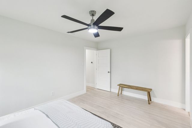 1426 Alaska Avenue, Dallas, TX 75216