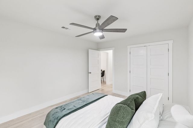 1426 Alaska Avenue, Dallas, TX 75216