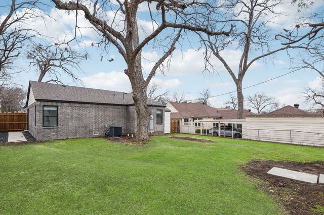 1426 Alaska Avenue, Dallas, TX 75216