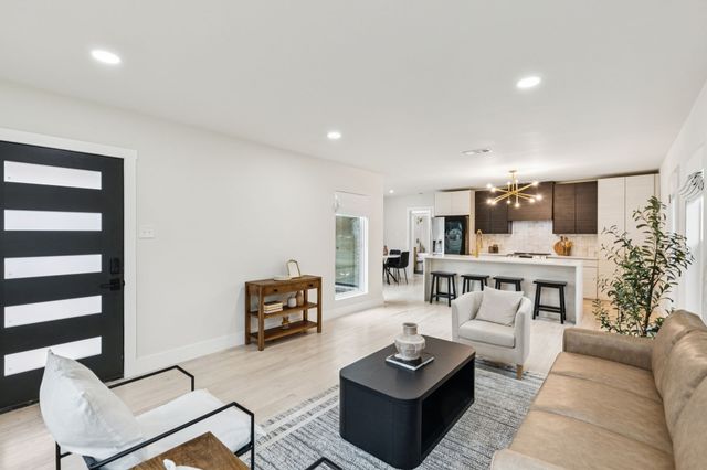 1426 Alaska Avenue, Dallas, TX 75216