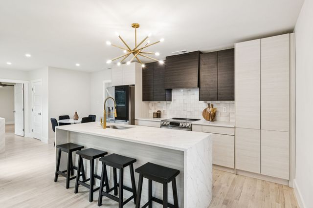 1426 Alaska Avenue, Dallas, TX 75216