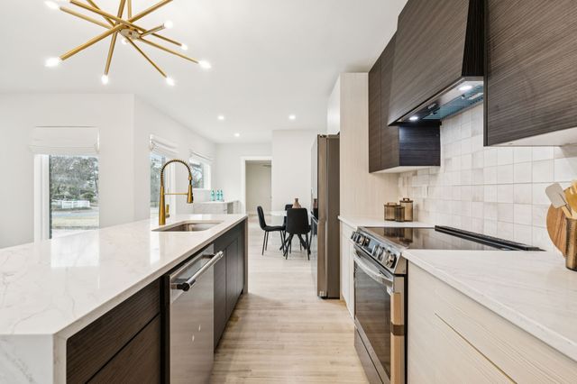 1426 Alaska Avenue, Dallas, TX 75216