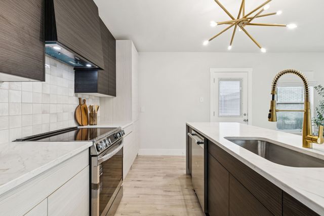 1426 Alaska Avenue, Dallas, TX 75216