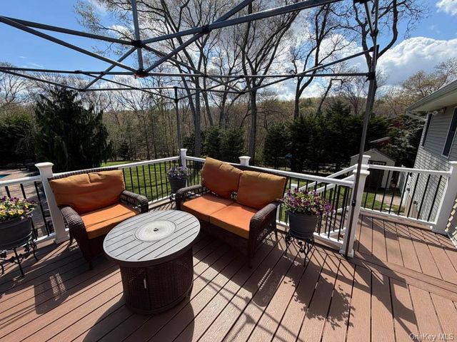 43 Grassy Pond Drive, Smithtown, NY 11787