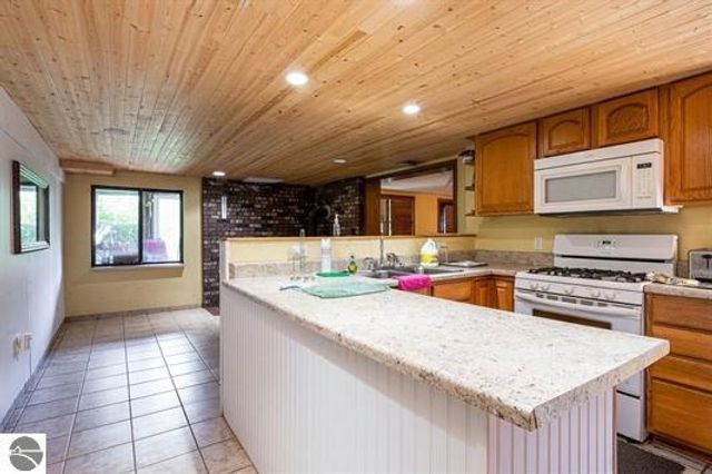 3175 Strand Road, Muskegon, MI 49445