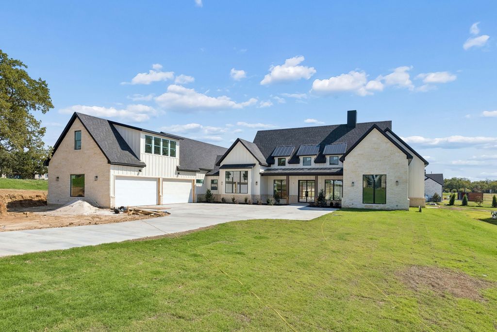 308 Mint Ridge Drive, Burleson, TX 76028
