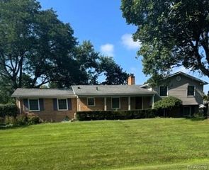 2666 Townhill, Troy, MI 48084