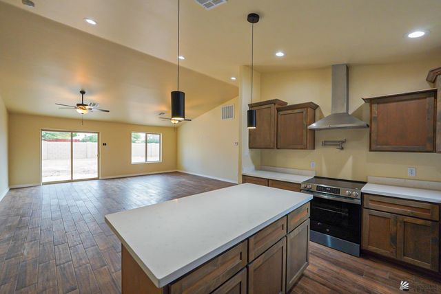 1022 E Kennedy Ln, San Luis, AZ 85349