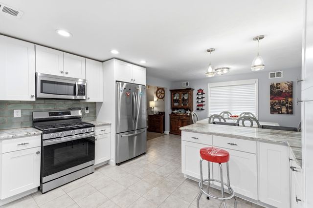 17 Bicknell Road, Weymouth, MA 02191