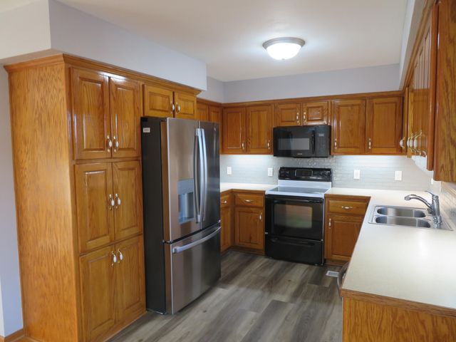 20899 E 32 Highway, Stockton, MO 65785