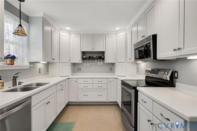 904 Lakewood Dr, Colonial Heights, VA 23834