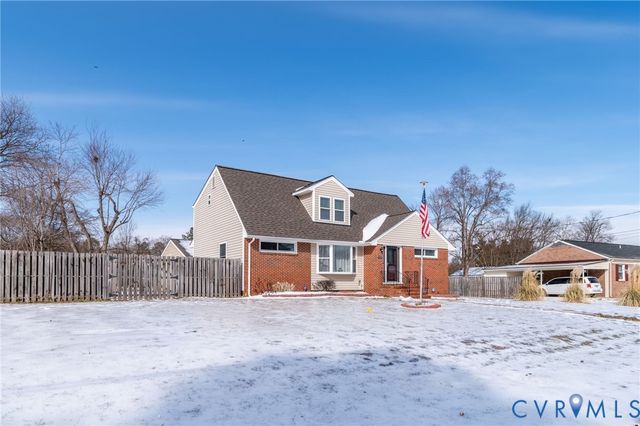 904 Lakewood Dr, Colonial Heights, VA 23834