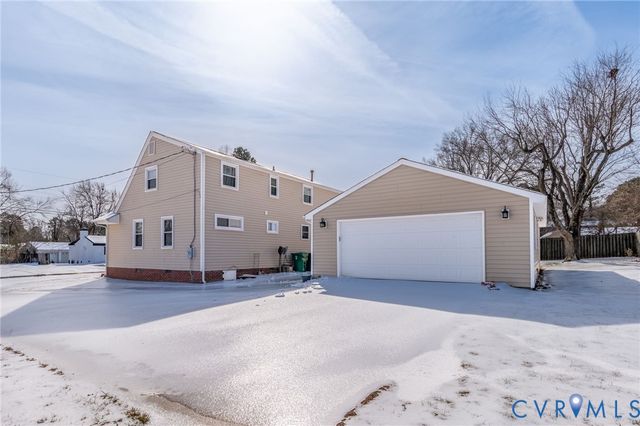 904 Lakewood Dr, Colonial Heights, VA 23834