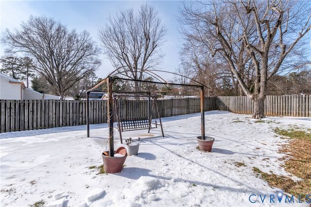 904 Lakewood Dr, Colonial Heights, VA 23834