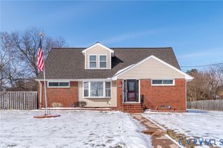 904 Lakewood Dr, Colonial Heights, VA 23834