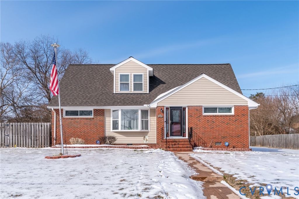 904 Lakewood Dr, Colonial Heights, VA 23834