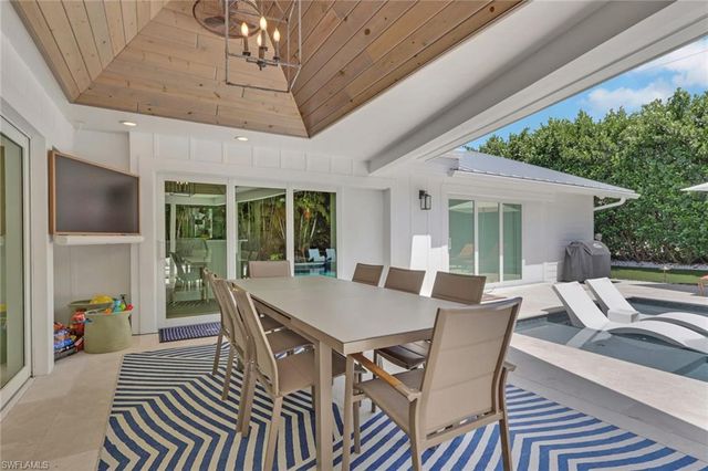 765 High Pines DR, Naples, FL 34103