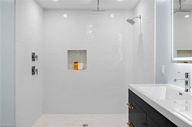 765 High Pines DR, Naples, FL 34103